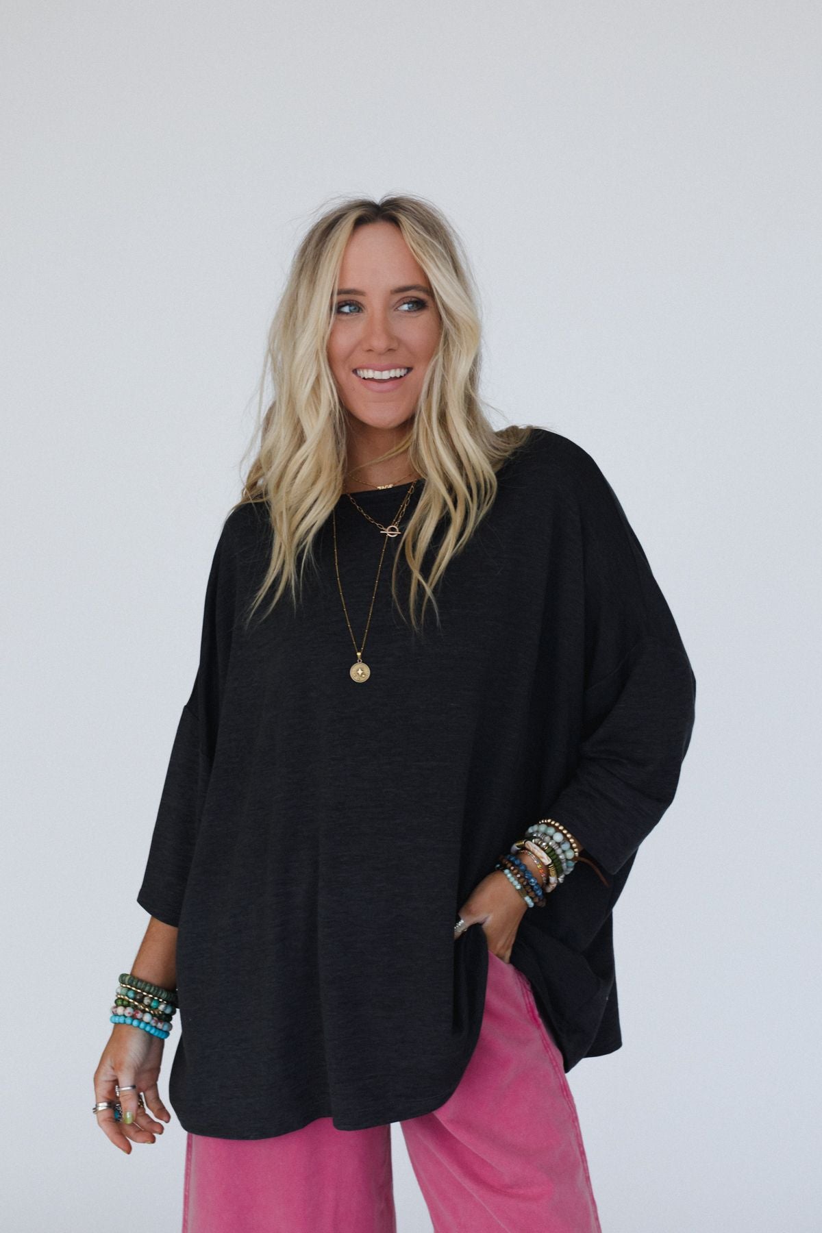 The Nest Sunday Stroll Oversized Tee - Black